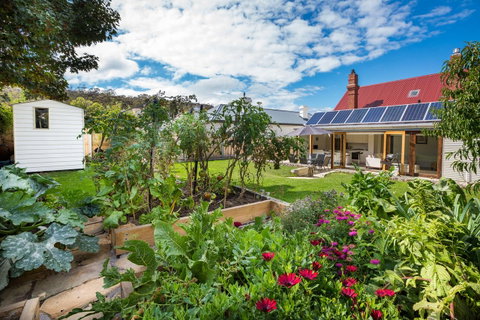 Brampton Cottage - Accommodation Burleigh 9