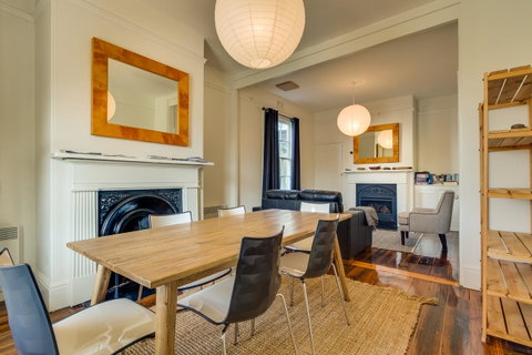 Brampton Cottage - Accommodation Burleigh 11