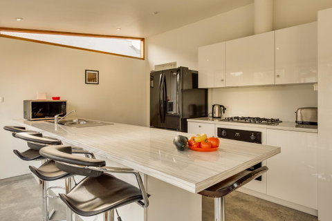 Brampton Cottage - Accommodation Burleigh 1