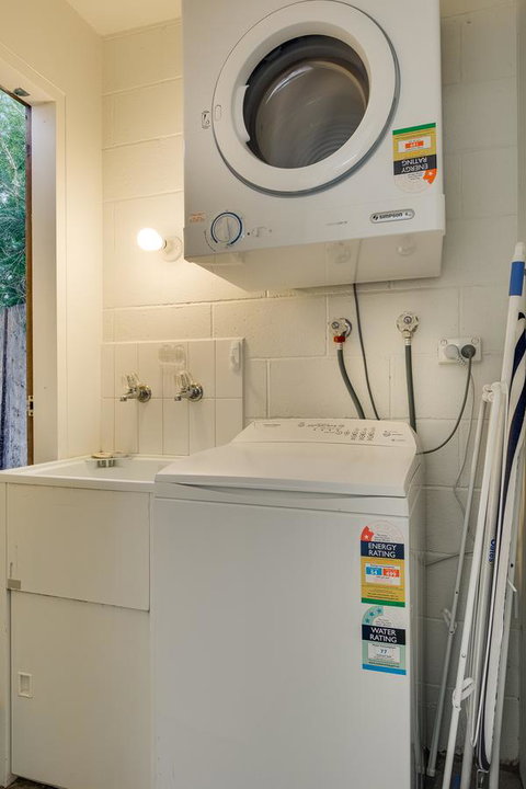 Brampton Cottage - Accommodation Burleigh 16