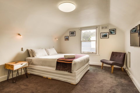 Brampton Cottage - Accommodation Burleigh 2