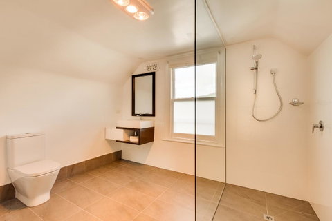 Brampton Cottage - Accommodation Burleigh 6