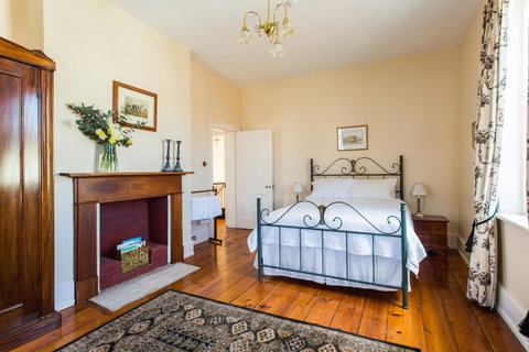 Grand Old Duke - Accommodation Burleigh 12