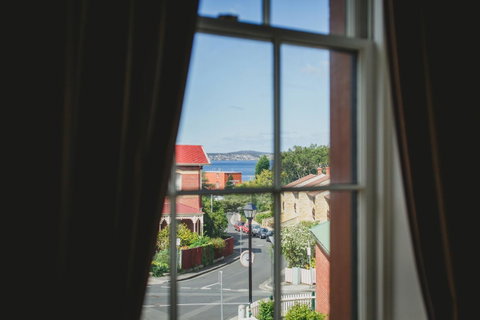 Grand Old Duke - Accommodation Burleigh 11