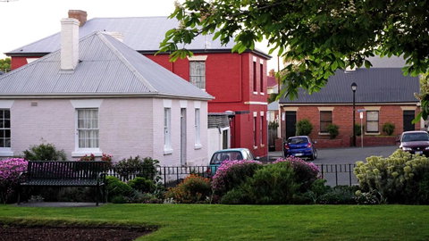 Grand Old Duke - Accommodation Burleigh 8