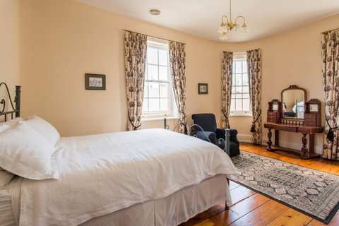 Grand Old Duke - Accommodation Burleigh 26