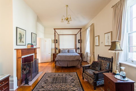 Grand Old Duke - Accommodation Burleigh 28