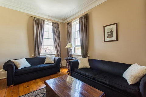 Grand Old Duke - Accommodation Burleigh 19