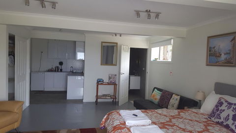 AppleBay Guest House - Accommodation Burleigh 16