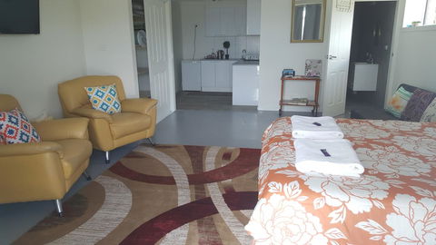 AppleBay Guest House - Accommodation Burleigh 13
