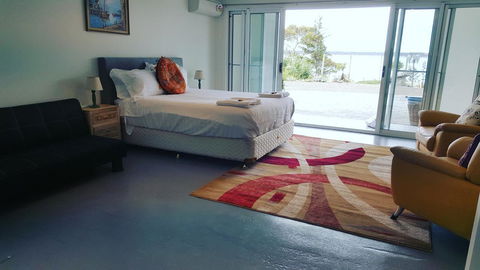AppleBay Guest House - Accommodation Burleigh 11