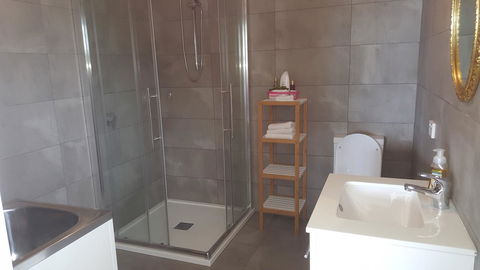 AppleBay Guest House - Accommodation Burleigh 8