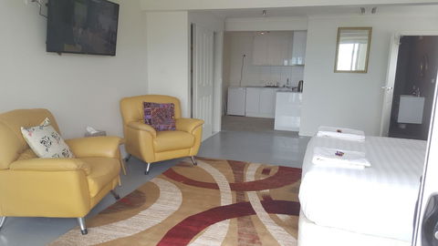 AppleBay Guest House - Accommodation Burleigh 0