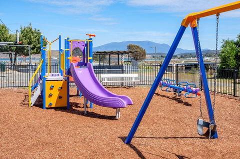 Aqua Beachfront! - Accommodation Burleigh 3