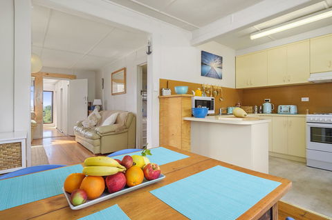 Aqua Beachfront! - Accommodation Burleigh 5