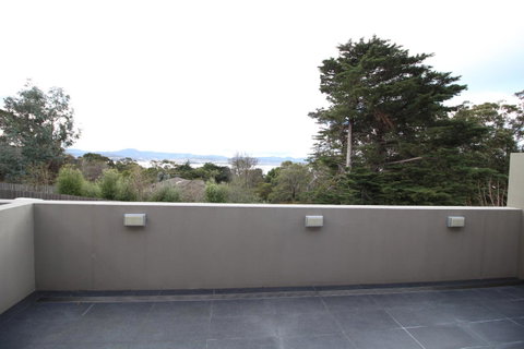 Sunny 3 Bedroom Apartment In Sandy Bay - Accommodation Burleigh 16