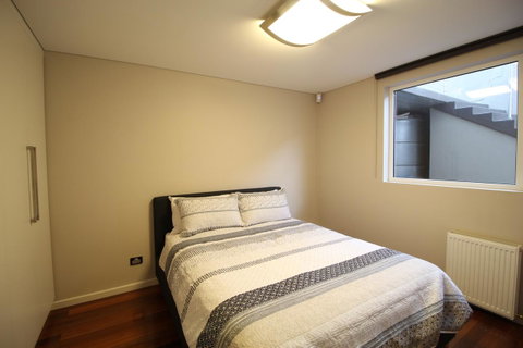 Sunny 3 Bedroom Apartment In Sandy Bay - Accommodation Burleigh 8