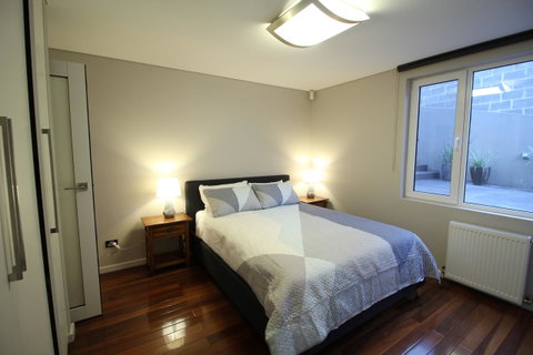 Sunny 3 Bedroom Apartment In Sandy Bay - Accommodation Burleigh 4