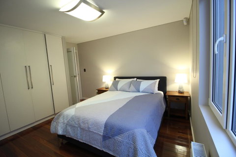 Sunny 3 Bedroom Apartment In Sandy Bay - Accommodation Burleigh 12