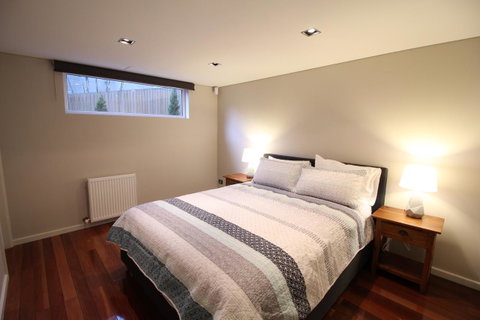 Sunny 3 Bedroom Apartment In Sandy Bay - Accommodation Burleigh 14