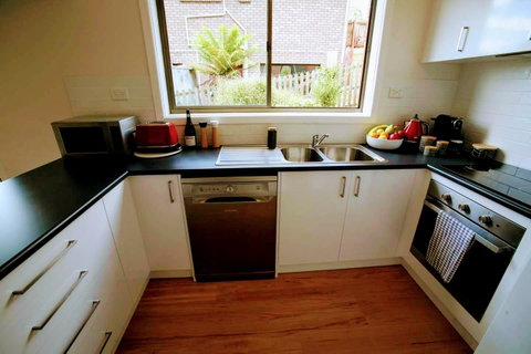 The View 2 Bed Unit With Stunning Hobart Outlook - Accommodation Burleigh 9