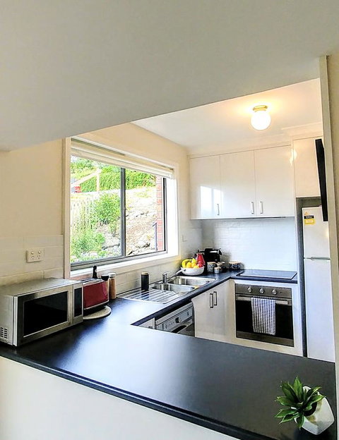 The View 2 Bed Unit With Stunning Hobart Outlook - Accommodation Burleigh 10