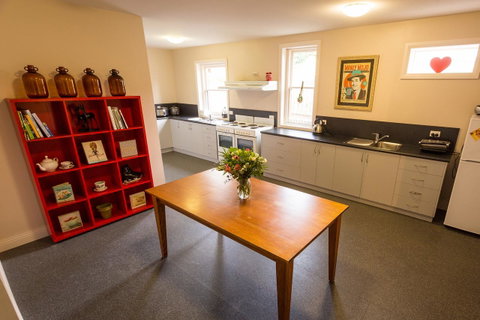 Montacute Boutique Bunkhouse - Accommodation Burleigh 7