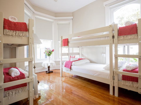 Montacute Boutique Bunkhouse - Accommodation Burleigh 4