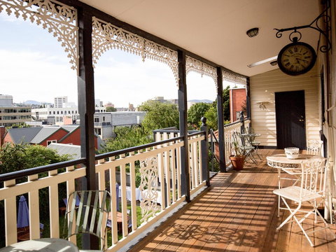 Montacute Boutique Bunkhouse - Accommodation Burleigh 25