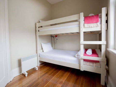 Montacute Boutique Bunkhouse - Accommodation Burleigh 12