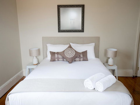 Montacute Boutique Bunkhouse - Accommodation Burleigh 9