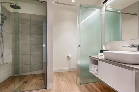 Peppers Silo - Accommodation Burleigh 25