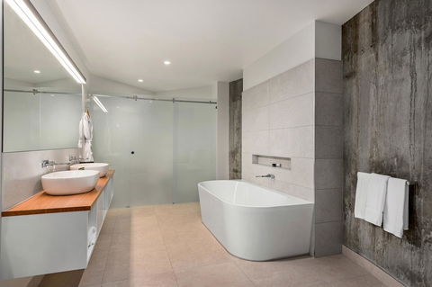 Peppers Silo - Accommodation Burleigh 13