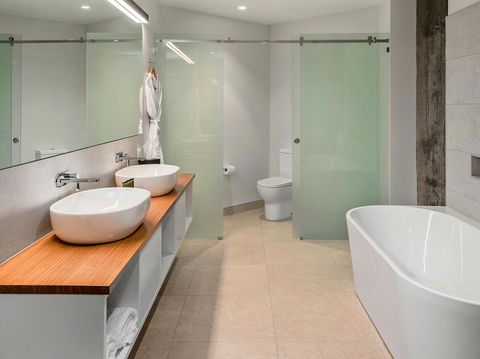 Peppers Silo - Accommodation Burleigh 14