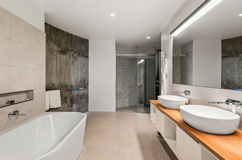 Peppers Silo - Accommodation Burleigh 15