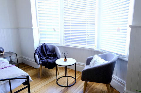 White House - Accommodation Burleigh 12