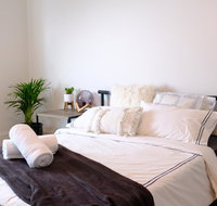 White House - Accommodation Burleigh