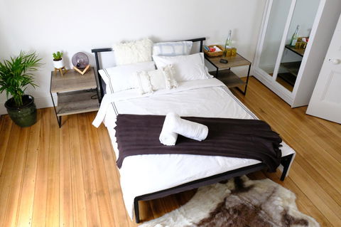 White House - Accommodation Burleigh 4