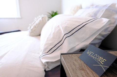 White House - Accommodation Burleigh 20