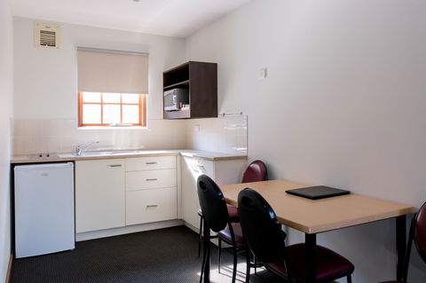 Bay Hotel Apartments - Accommodation Burleigh 8