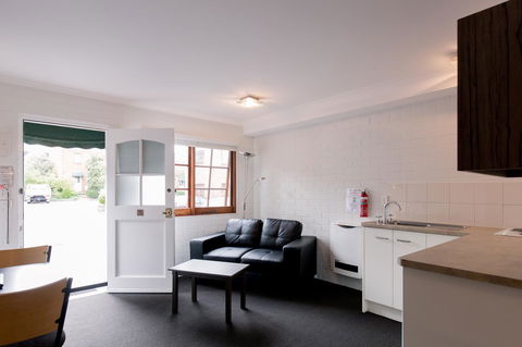 Bay Hotel Apartments - Accommodation Burleigh 24