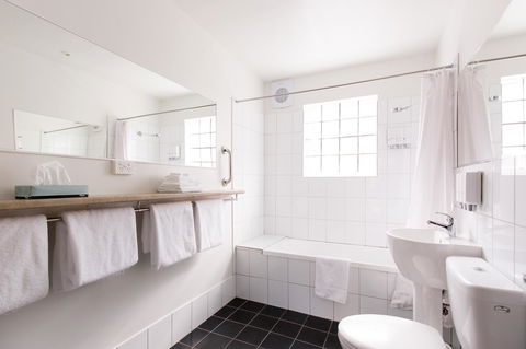 Bay Hotel Apartments - Accommodation Burleigh 12