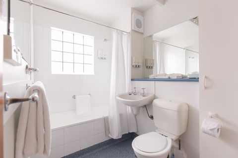 Bay Hotel Apartments - Accommodation Burleigh 5