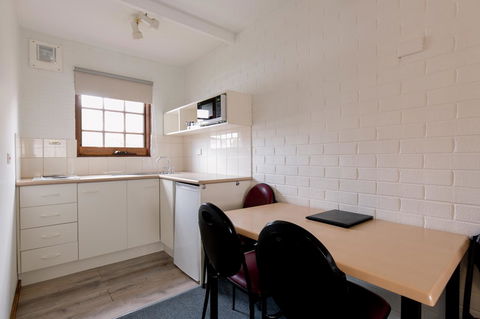Bay Hotel Apartments - Accommodation Burleigh 3