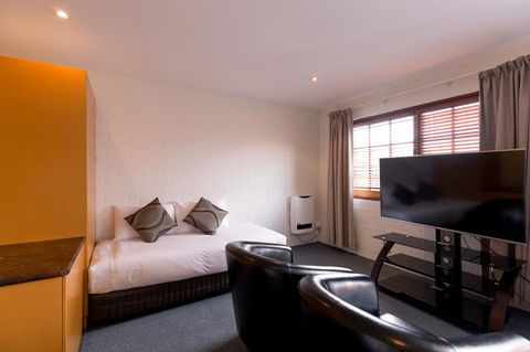 Bay Hotel Apartments - Accommodation Burleigh 0