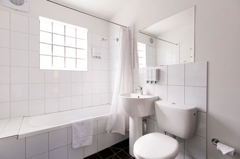 Bay Hotel Apartments - Accommodation Burleigh 10