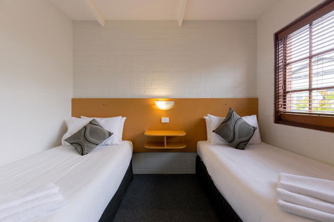 Bay Hotel Apartments - Accommodation Burleigh 4