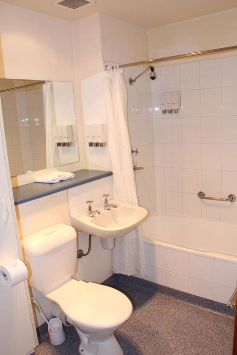 Bay Hotel Apartments - Accommodation Burleigh 34