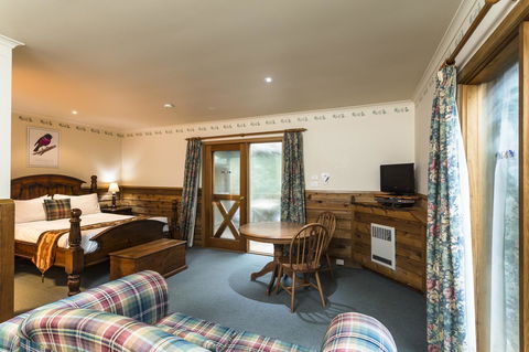 Cradle Forest Inn - Accommodation Burleigh 23