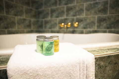 Cradle Forest Inn - Accommodation Burleigh 25